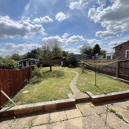 Charming 3-Bed House In Leighton Buzzard Villa Kültér fotó